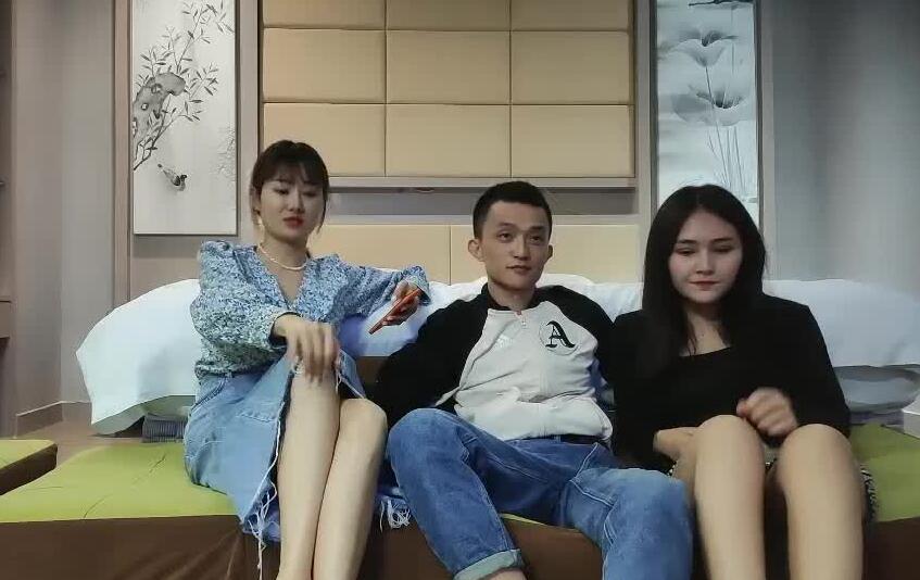 老嫖探花03-31妹子的逼太松射不出来双飞美女