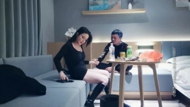 高质量高端外围小妖精骚货，太漂亮了 是小哥喜欢的类型