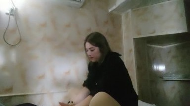 激情按摩老哥按摩完再吃快餐，肉感熟女脱掉裤子直接操