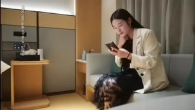 170CM气质高端外围美女，修长美腿坐身上各种摸，舔屌口交服务周到