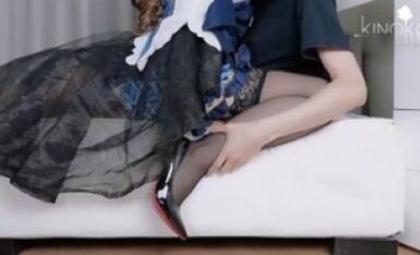 超爆网红美少女【铃木美咲】首度啪啪新作《风野灯织》勾引摄影师各种姿势啪啪 观感极佳