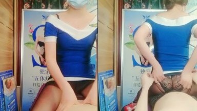 勾搭女技师做特殊服黑丝露脸，草别人的老婆享受骚逼的口交还让她给老公打电话，激情上位对着镜头后入爆草