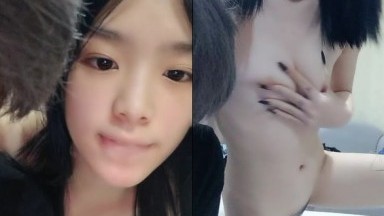 他不让我舔了，把男友从睡觉中舔硬，性欲旺盛，旁边床闺蜜熟睡，淫荡叫春都吵不醒，刺激！