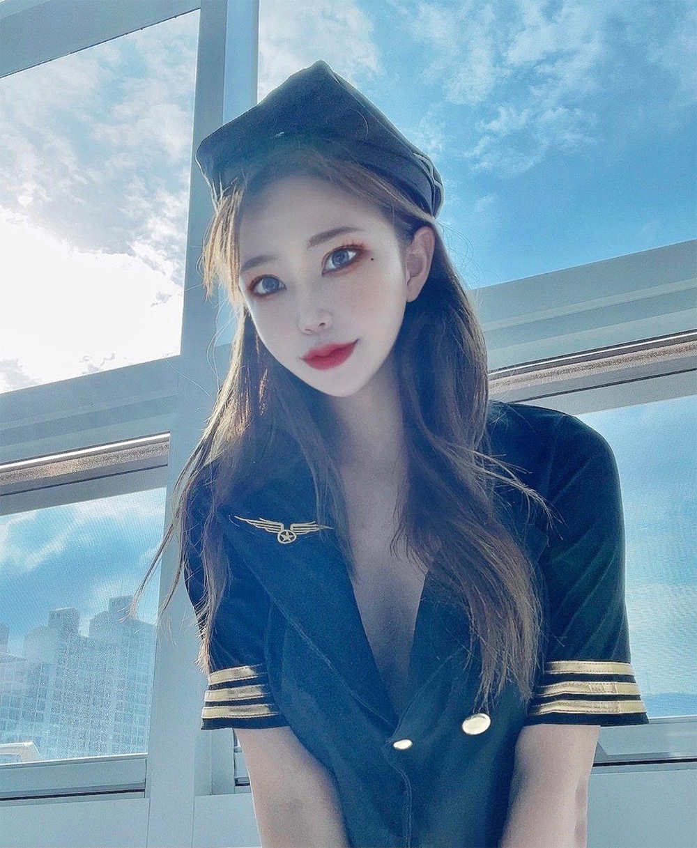 超顶推特极品网红脸反差婊翘臀长腿QUEENSEOA啪啪福利.再美的女人也是沦为男人胯下的玩物