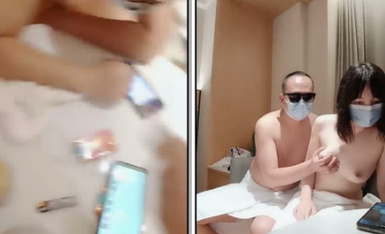 【换妻极品探花】，单男粉丝赴约，舔脚舌吻啪啪，绿帽老公一旁拿手机记录，精彩香艳必看