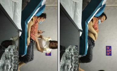 新片速递真实偷拍《城中村养生馆》老板娘今晚成功勾搭到两个按摩客人做特殊性服务