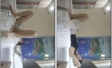 【老马打螺丝】白色长裙极品少妇，韵味十足，撩起裙子揉穴