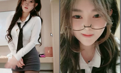 上海性感车模-下海-：哇卡伊性感迷人身材~小骚穴特别粉嫩，哥哥想来吃一口奶，艹我一次嘛