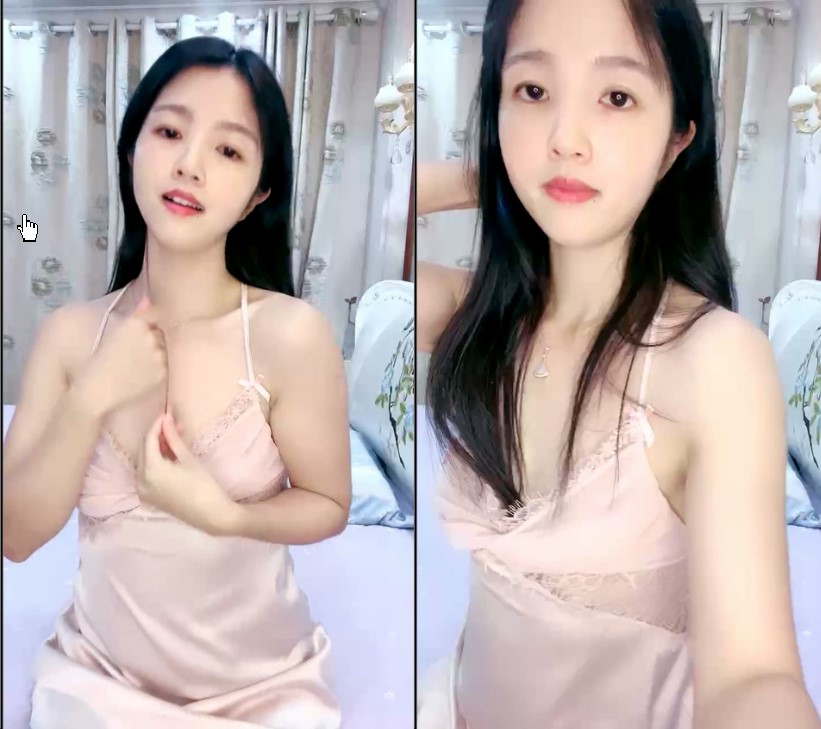 刚下海性感美女！很会诱惑，看的观众流鼻血，内裤拖到大腿掰穴，浴室湿身诱惑