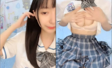 好养眼~【小提莫呀】01年大学生~JK制服装~黑丝~白丝~撸翻天！ (2)