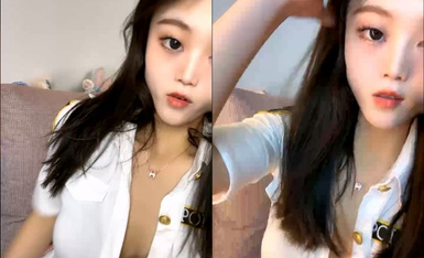 美腿性感小姐姐！小女警情趣制服！脱下内裤肥唇美穴，手指大力揉搓，从下往上视角拍摄