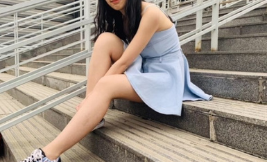 露脸才是王道！清纯朴实的大学生乡妹子生活中与隐私生活反差极大~洗澡自摸被男友搞2.