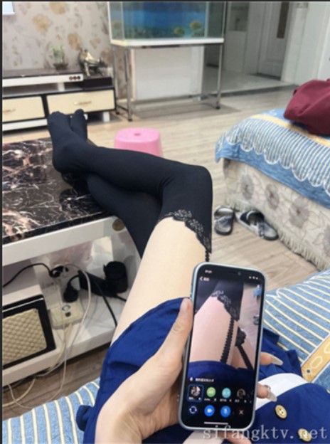 电报群大神『我的侄女叫小夕』乱伦性爱私拍 娇嫩侄女承受大屌的抽插内射 高清 (11).