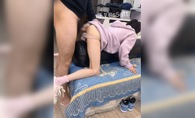 电报群大神『我的侄女叫小夕』乱伦性爱私拍 娇嫩侄女承受大屌的抽插内射 高清 (6)