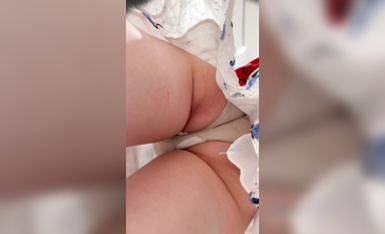 KFC原創 長裙可愛學妹背書包逛街 灰色內內有姨媽巾小翅膀露毛 豐臀嫩穴肉嘟嘟的 超清4K原版