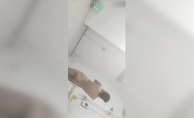 男扮女裝到女浴室偷拍女生洗澡,群主已經被抓,絕版資源,以後沒有了