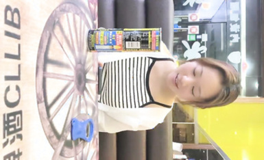 新片速遞小牛探花8-6❤️酒吧約網友見面騙到旅館吃炸串飽餐後撲倒床上啪啪