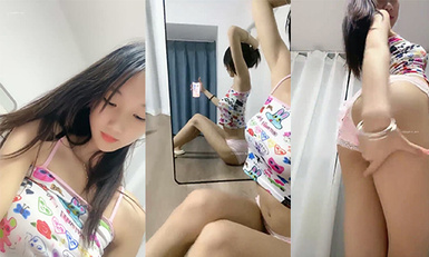 新人，學校剛跑出來的，【兔熊】，18歲學生妹，為了賺下學期的學費，清秀的小臉蛋，這逼逼真粉，真嫩 (1)