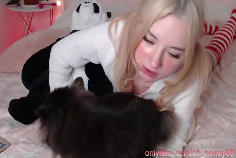 像极了娃娃的丰臀美穴大眼萌妹 直播合集10