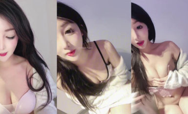 新人主播下海 極品女神01玩偶 誘人美乳~全裸沐浴 (1)