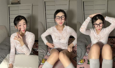 2024年1月新作 學生妹宿舍的香艷一刻【愛吃小布丁】大屁股又白又嫩，逼逼肥美，道具插穴叫出聲了 (6)