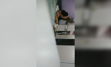 大宝寻花探会所返场KTV极品女，吊带睡衣扣穴调情，69姿势舔逼，翘起大屁股边自摸边舔屌