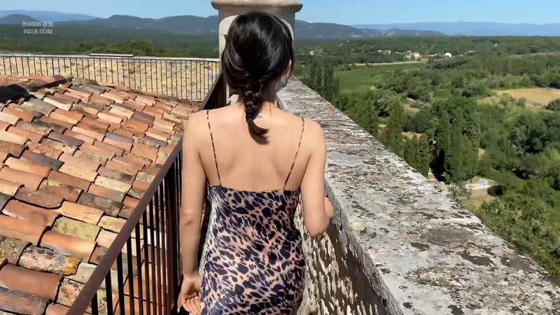 美腿留学妹子和洋男友在民宿疯狂操 户外干完屋内再操 小逼逼都干松了