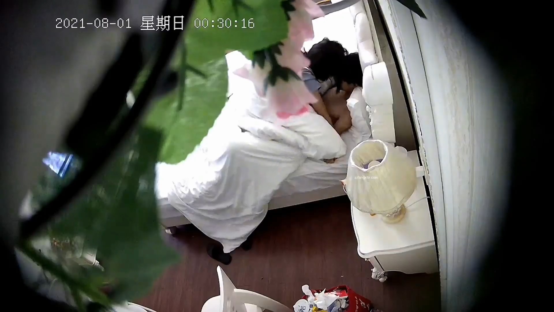 最新流出酒店公寓摄像头偷拍假期大学生情侣连续包房度假在里面缠绵做爱.