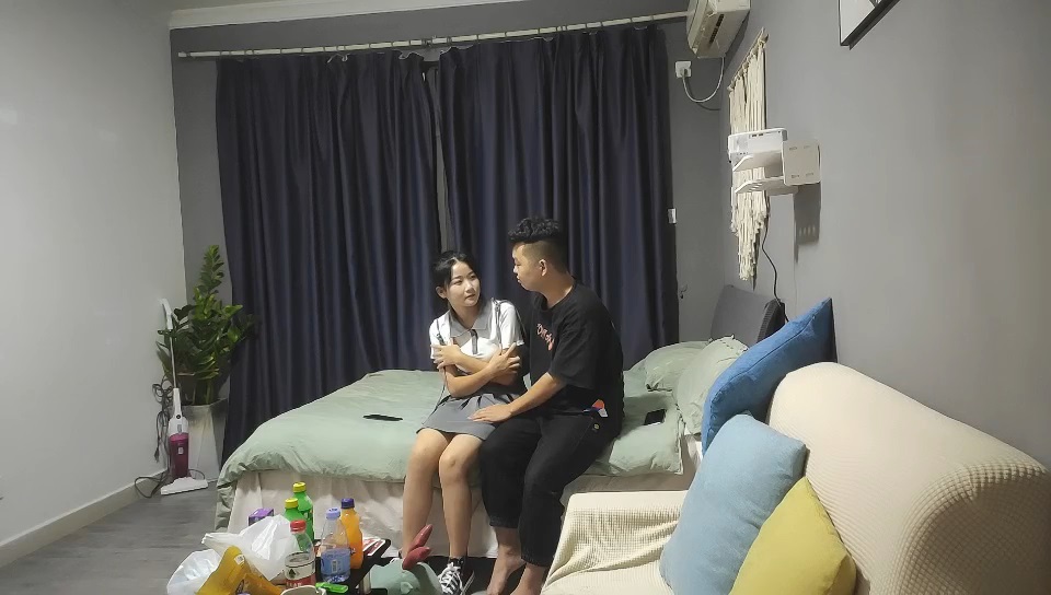 专搞阿姨团伙里的大哥胖子约炮 700块一小时刚下海的JK制服小嫩妹逼逼非常粉嫩