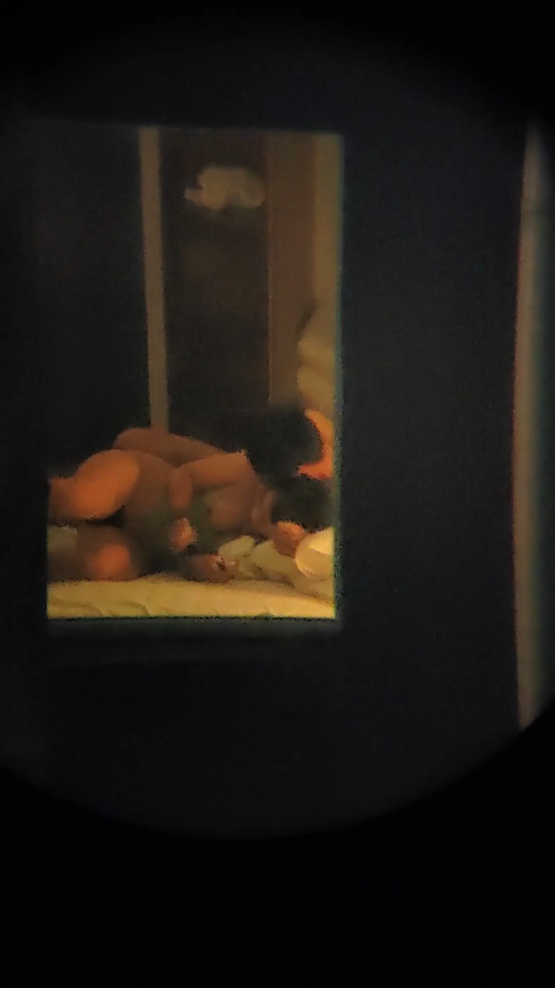 最近花了1000多大洋买了个60倍单筒高清望远镜偷窥对面楼的无限好风光1080P高清无水印