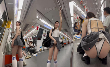 【戶外露出】網紅模特「小逗逗」內真空勇闖廈門地鐵1號線20分鍾視頻，旁邊小哥愣是不敢看一眼