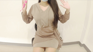 辦公室跳蛋玩弄性感女下屬 【xMassageLovex】身體很敏感 稍碰幾下就出水了，一插進來秒變小盪婦，端莊優雅的外表與淫盪的樣子超級反差