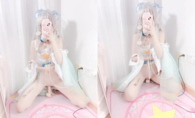 推特極致反差蘿莉【小靈醬】自摸插穴 BB超粉嫩 各種COS合集 (10)