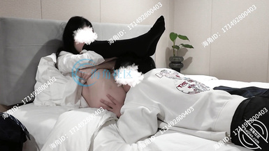 【12月新品】，原創海角大神【06女大】付費無水鑽石貼集，高顏值氣質反差婊，制服黑絲內射微露臉