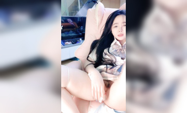 【米兒老師】又美又騷 肥臀巨乳 各種絲襪 自慰潮吹噴 肛塞跳蛋 (2)