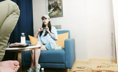 大圈外圍妹子，鴨舌帽大長腿操的妹子，叫聲啊啊啊很好聽，嫌妹子假叫搞一會讓妹子走了