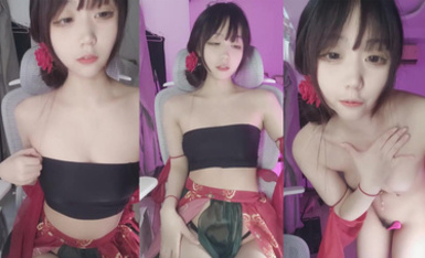 【真實露臉學生妹】土豪重金定製，清純舞蹈校花【蘿莉小羊】福利②，裸舞勾引，跳蛋道具自慰 (1)