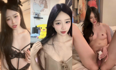 高顏值反差婊露臉裸舞自慰流白漿 (2)