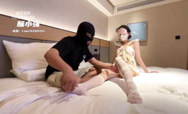 【絲足狂喜】推特28萬粉絲國產原創絲襪足交博主「酥小強」付費私拍 線下專約素人模特足交撫摸調情【第四彈】 (4)