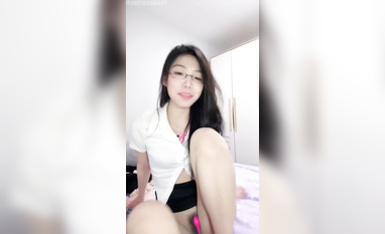 七彩主播【濕濕】直播錄播 絕頂長腿騷母狗 狗鏈舔內褲高跟鞋插逼 (5)