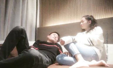 長腿御姐外圍，清純不失性感，長腿掰穴近距離拍攝口交大力猛操