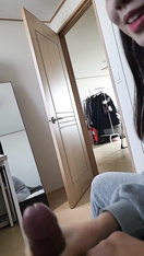 韓國大叔偷拍韓國援交小妹的口交藝術：年輕美眉的口技高超，精液噴發瞬間，令人難以忘懷 (4)