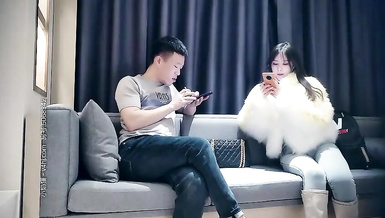 【七天極品探花】高價約操極品外圍女神,練過舞蹈的妹子穿著牛仔褲展示一字馬，顏值身材超級棒