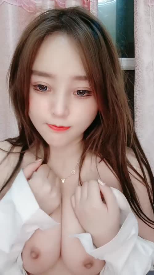 皮肤白皙长发美女主播，全裸跳舞，一线美鲍超级粉木耳特写